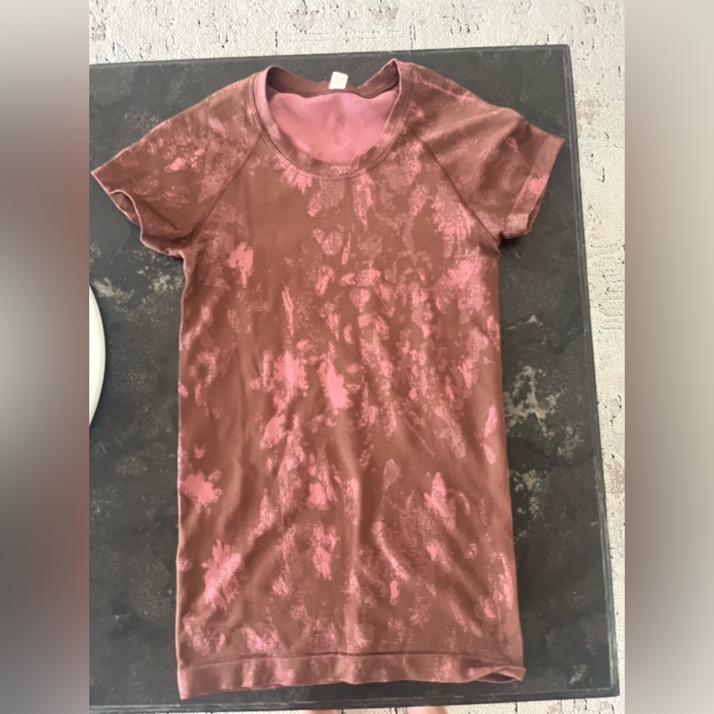 Lululemon-size 4
Pink and Brown Tie-Dye Women's Swiftly Tech